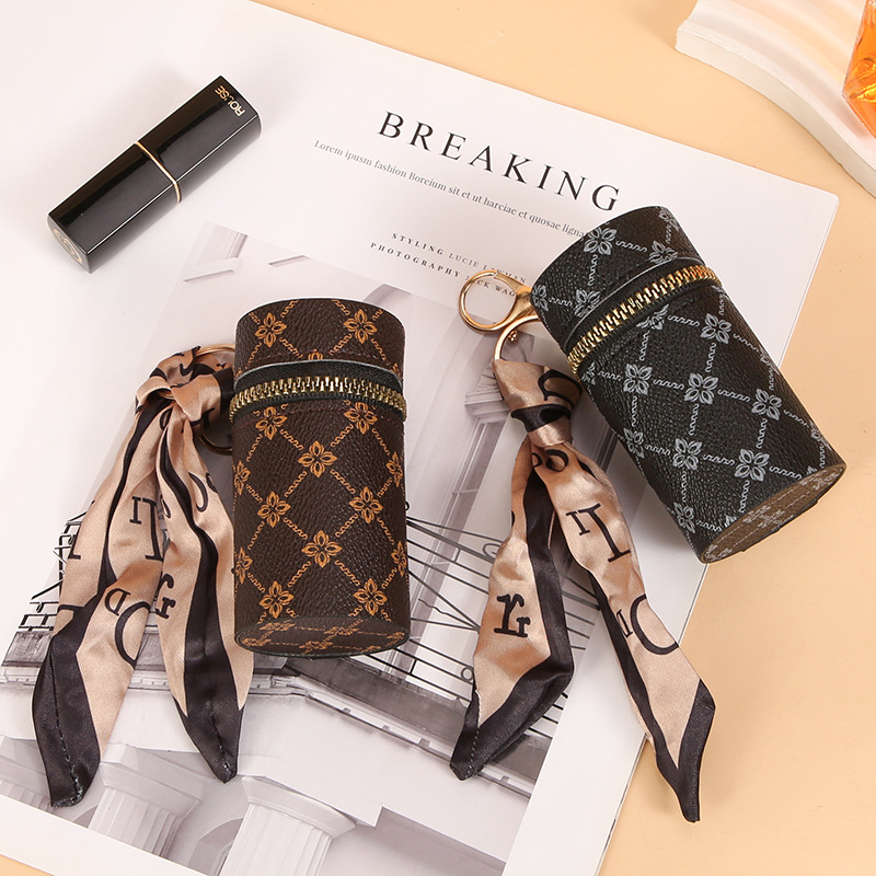 Scarf Pattern Lipstick Keychai – Monogram Keychain Leather recenzja i cena